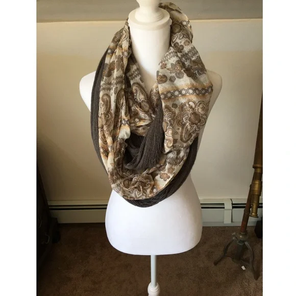 Women’s double paisley Infinity scarf set - Picture 1 of 5